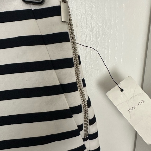 BNWT RW&CO. Navy White Striped High Waisted Women Shorts size 0 - Picture 4 of 6